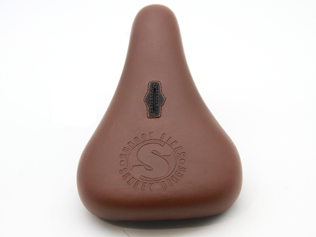 SUNDAY S Badge Seat