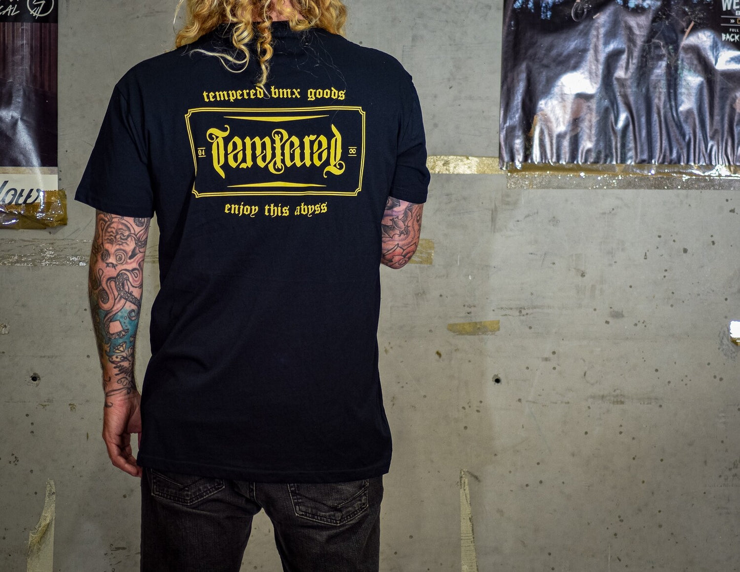 Tempered Crest Logo T-shirt - Navy