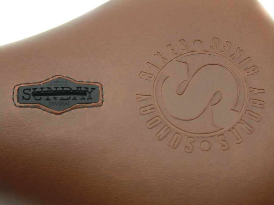 SUNDAY S Badge Seat