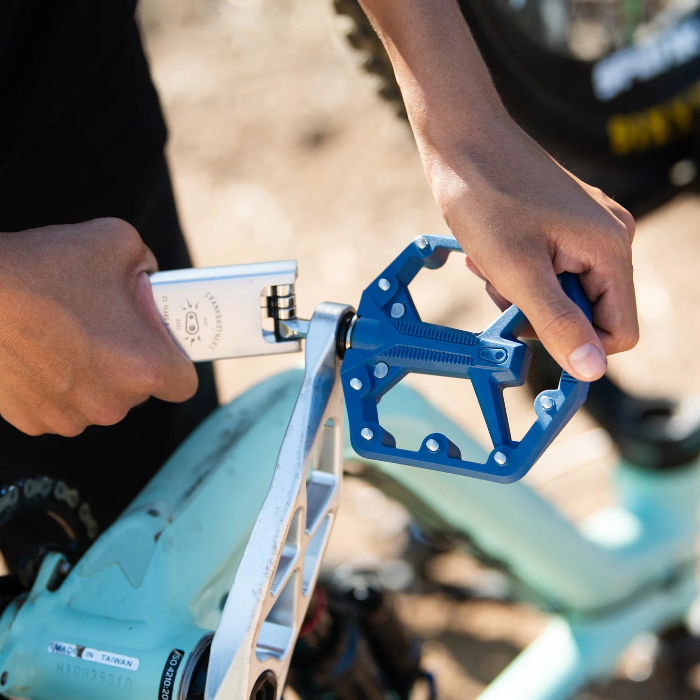 CRANKBROTHERS PEDAL STAMP 1 - GEN 2 - LARGE & SMALL