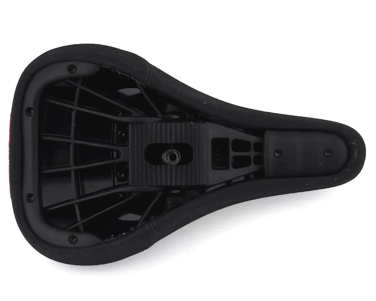 Shadow Crow'd Pivotal™ Seat